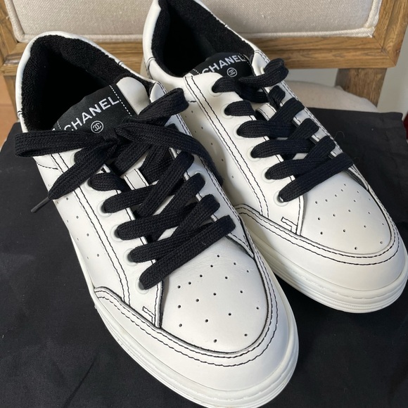 Chanel new white leather sneakers size 36 - Picture 2 of 9